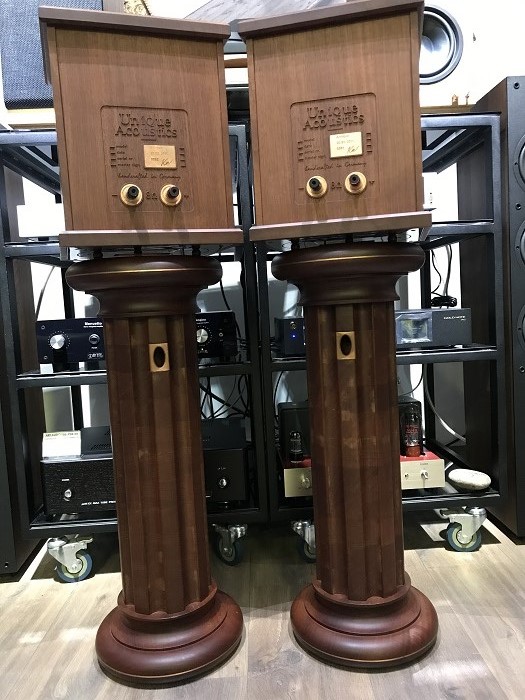 Unique Acoustics Antique + Stand